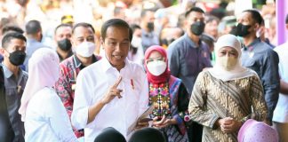 Selaras Langkah Presiden Jokowi Bantu Modal Pelaku Usaha Kecil, Gubernur Khofifah: Kami Melengkapi dengan Bantuan Modal untuk Pelaku Usaha Ultra Mikro