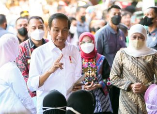 Selaras Langkah Presiden Jokowi Bantu Modal Pelaku Usaha Kecil, Gubernur Khofifah: Kami Melengkapi dengan Bantuan Modal untuk Pelaku Usaha Ultra Mikro