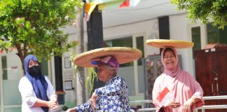 Semarak! Lansia di Griya Werdha Surabaya Antusias Ikuti Lomba Kemerdekaan