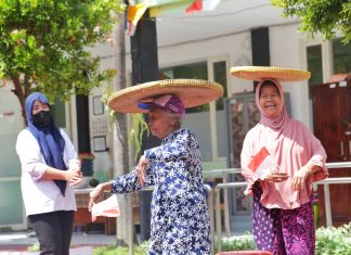 Semarak! Lansia di Griya Werdha Surabaya Antusias Ikuti Lomba Kemerdekaan