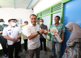 300 Rumah Telah Diperbaiki Lewat Dandan Omah, Wali Kota Eri Cahyadi: Program ini Juga Perbaiki Pendapatan Warga!