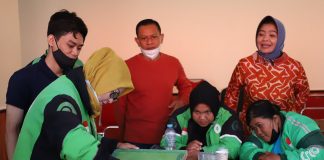Pemkot Surabaya beri Pelatihan Sablon untuk Pengemudi Ojol Perempuan