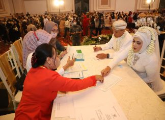 Pemkot Surabaya Gelar Isbat Nikah Massal Termewah dengan Dekor 60 Meter