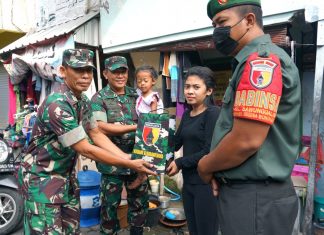 Pendam V/Brawijaya Salurkan Bantuan Berupa Makanan dan Minuman untuk Anak Stunting