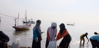 World Cleanup Day 2022, Pemkot Surabaya Bersihkan 1 Ton Sampah di Pantai Kenjeran
