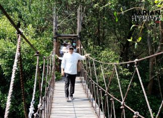 Wali Kota Eri Cahyadi Jadikan Kebun Raya Mangrove sebagai Destinasi Wisata yang Ikonik Walikota Surabaya Eri Cahyadi