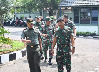 Markas Kolonel Unang Dikunjungi Jenderal Bintang Dua dari Mabes TNI Korem Mojokerto
