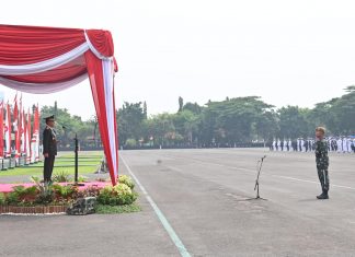 Pangdam V/Brawijaya Pimpin Upacara HUT TNI ke-77 di Lapangan Kodam V/Brawijaya Kodam V Brawijaya
