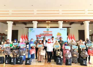 Bagikan Bantuan untuk 77 Ibu Hamil di Kab Sidoarjo, Gubernur Khofifah: Upaya Pencegahan Stunting Sejak Bayi Dalam Kandungan Gubernur Jawa Timur