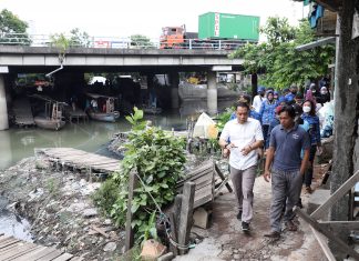 Pemkot Surabaya Entas Warga MBR yang Pengeluarannya di Bawah Rp690 Ribu per Bulan Eri Cahyadi