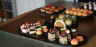ASTON Inn Jemursari Sajikan Exclusive Dessert Art di Atas Meja