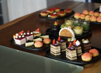 ASTON Inn Jemursari Sajikan Exclusive Dessert Art di Atas Meja