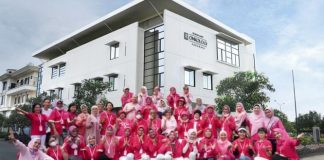 Semangat sehat dan ceria dari Komunitas Survivor Kanker Payudara Surabaya dalam Merayakan Bulan Peduli Kanker Payudara RS Onkologi Surabaya