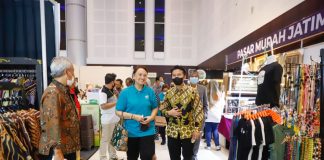 Ajak Delegasi EAROPH ke Jatim Fair, Wagub Emil: Mereka Kagum dengan Keunikan Motif Batik Jawa Timur Jatim Fair 2022