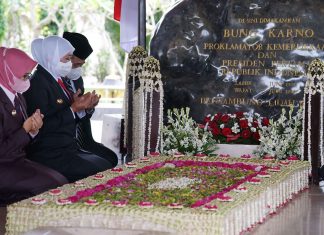 Ziarah ke Makam Bung Karno Jelang HUT ke-77 Provinsi Jatim, Gubernur Khofifah Sebut Jadi Energi Positif Kebangkitan Jatim