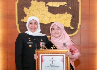 Si Jenius Cleona Terima Lencana Emas Jer Basuki Bawa Beya, Gubernur Khofifah: Semoga Menjadi Game Changer Asal Jatim Gubernur Jawa Timur