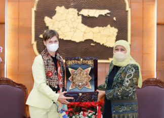 Gubernur Khofifah Terima Kunjungan Dubes Swedia, Bahas Rencana Investasi Sektor Transportasi Publik Dubes Swedia