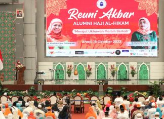 Kejar Capaian Angka Stunting 14 % di Tahun 2024, Gubernur Khofifah Ajak Masyarakat Jadi Bapak- Ibu Asuh Untuk Asupan Gizi Bagi Balita dan Ibu Hamil Kurang Mampu Khofifah Indar Parawansa