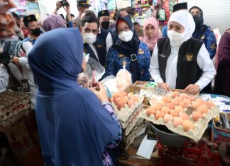 Temukan Harga Telur dan Beras Naik di Pasar Baru Gresik, Gubernur Khofifah Ajak Pemkab Aktif Kendalikan Inflasi untuk Jaga Daya Beli Masyarakat Gubernur Jawa Timur