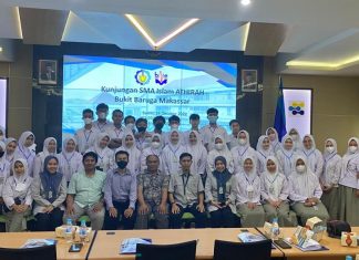 ITS Ajak Siswa SMA Islam Athirah Bukit Baruga coba Alat deteksi kelelahan mata dan simulasi welfare tecnology ITS