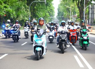 Konvoi 1.300 Kendaraan Listrik dalam Peringatan Hari Listrik Nasional Jatim Pecahkan Rekor MURI, Gubernur Khofifah: Wujud Komitmen Dukung Net Zero Emision 2060 Gubernur Jawa Timur