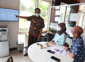 Pantau Pelayanan Publik di Kelurahan dan Kecamatan, Walikota Eri Cahyadi Bisa Memonitor Lewat CCTV di Ruang Kerjanya