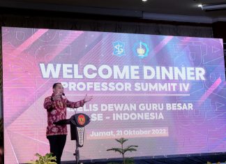 Di Hadapan Para Profesor, Wali Kota Eri Cahyadi Sampaikan Pengentasan Kemiskinan dan Pengangguran di Surabaya Libatkan Perguruan Tinggi Eri Cahyadi Wali Kota Surabaya