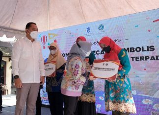 Pemkot Surabaya Bagikan 742 Unit Komputer untuk Semua Pos Paud Terpadu