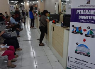 Wali Kota Eri Cahyadi Temukan Ribuan KTP dan KK Surabaya Domisili Luar Daerah Eri Cahyadi
