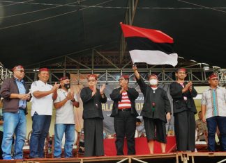 Buka Grand Final Karapan Sapi, Sekdaprov Jatim Adhy Karyono: Jadi Pelecut Bangkitnya Ekonomi dan Wisata di Madura Karapan Sapi