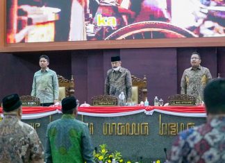 Sampaikan Jawaban Eksekutif Atas Pandangan Umum Fraksi-Fraksi Terhadap Raperda APBD Jatim 2023, Wagub Emil : Maksimalkan Untuk Sektor Pendidikan dan Kesehatan Emil Dardak