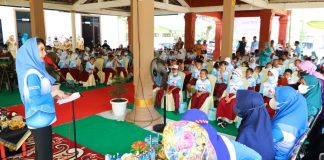 Arumi Bachsin Ajak Kader PKK dan Wali Murid Gencar Sosialisasikan Program Minum Susu, Makan Telor dan Daging bagi Pelajar SD