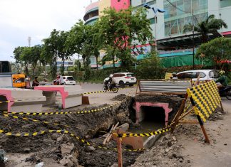 Ada Pembangunan Saluran di Depan Pasar Turi Baru, Arus Lalin di Jalan Dupak Diberlakukan Contra Flow