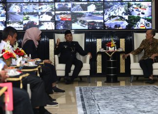 Bahas Raperda Bersama Tim Cagar Budaya, Wali Kota Eri Ingin Bangunan Kuno di Surabaya Dikategorikan Secara Tematik Eri Cahyadi