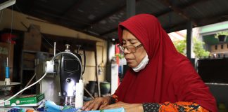 Bersama Pemkot Surabaya, Ibu – Ibu Majelis Taklim Tingkatkan Ekonomi Keluarga Lewat UMKM Jahit dan Makanan Wali Kota Surabaya