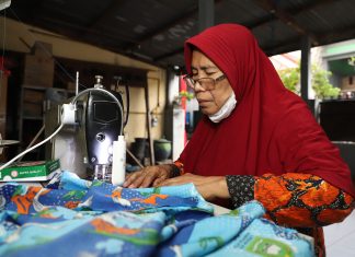 Bersama Pemkot Surabaya, Ibu – Ibu Majelis Taklim Tingkatkan Ekonomi Keluarga Lewat UMKM Jahit dan Makanan Wali Kota Surabaya