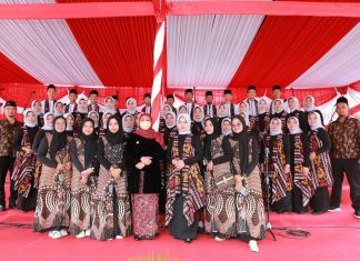 Peringati Hari Santri Nasional, Gubernur Khofifah Ajak Santri Berdaya dan Siaga Menjaga Martabat Kemanusiaan Gubernur Jawa Timur