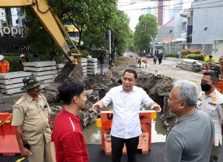 Ada Pengerjaan Saluran Air di 55 Titik, Wali Kota Eri Cahyadi Memohon Maaf Beberapa Jalan Ditutup