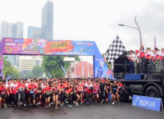 Berangkatkan Jatim Run For Heroes 2022, Gubernur Khofifah: Maknai Angka 77 Sebagai Pitulungan Bangun Persaudaraan, Persatuan dan Persahabatan Gubernfur Khofifah