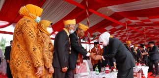 Gubernur Khofifah Ajak Maknai Hari Pahlawan dengan Bangun Karakter Mau Memberi Yang Terbaik Bagi Bangsa Dan Negara Gubernur Jawa Timur