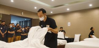 Kompetisi Making Bed & Towel Art, Royal Regantris Hospitality Mengajak Pelaku Pariwisata Perhotelan Untuk Bangkit Lebih Kuat Lagi Royal Regantris Cendana Surabaya