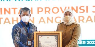 Tujuh Tahun Berhasil Pertahankan Opini WTP, Pemprov Jatim Terima Penghargaan dari Menkeu RI Gubernur Jawa Timur