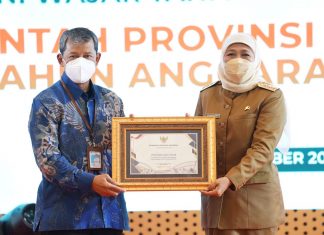 Tujuh Tahun Berhasil Pertahankan Opini WTP, Pemprov Jatim Terima Penghargaan dari Menkeu RI Gubernur Jawa Timur