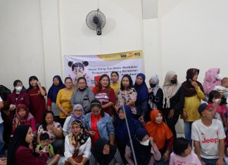 Batasi Penggunaan Gadget Pada Anak, Mahasiswa Universitas Ciputra Sosialisasi Orang Tua Universitas Ciputra Surabaya