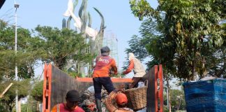 Kerja Bakti Bersama Bersihkan Saluran Air Bertajuk “Surabaya Bergerak” Dimulai Wali Kota Surabaya