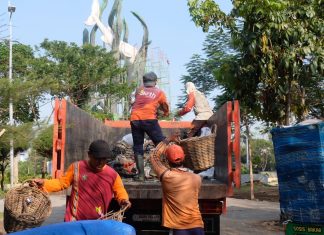 Kerja Bakti Bersama Bersihkan Saluran Air Bertajuk “Surabaya Bergerak” Dimulai Wali Kota Surabaya