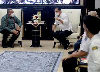 Wamenaker RI Support Penuh Program Padat Karya Wali Kota Eri Cahyadi Eri Cahyadi Wali Kota Surabaya