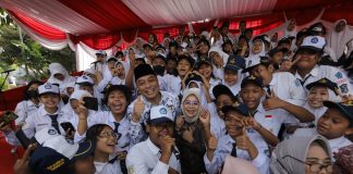 Upacara Peringatan Hari Guru Nasional 2022, Wali Kota Eri Cahyadi Ingatkan Tak Boleh Didik Siswa dengan Kekerasan Eri Cahyadi