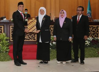 Seluruh Fraksi DPRD Setujui Raperda APBD Surabaya Tahun 2023 Wali Kota Surabaya