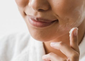 Cegah Tanda Penuaan, Ini Tips Perawatan Kulit Wajah untuk Wanita Usia 30-an Tips